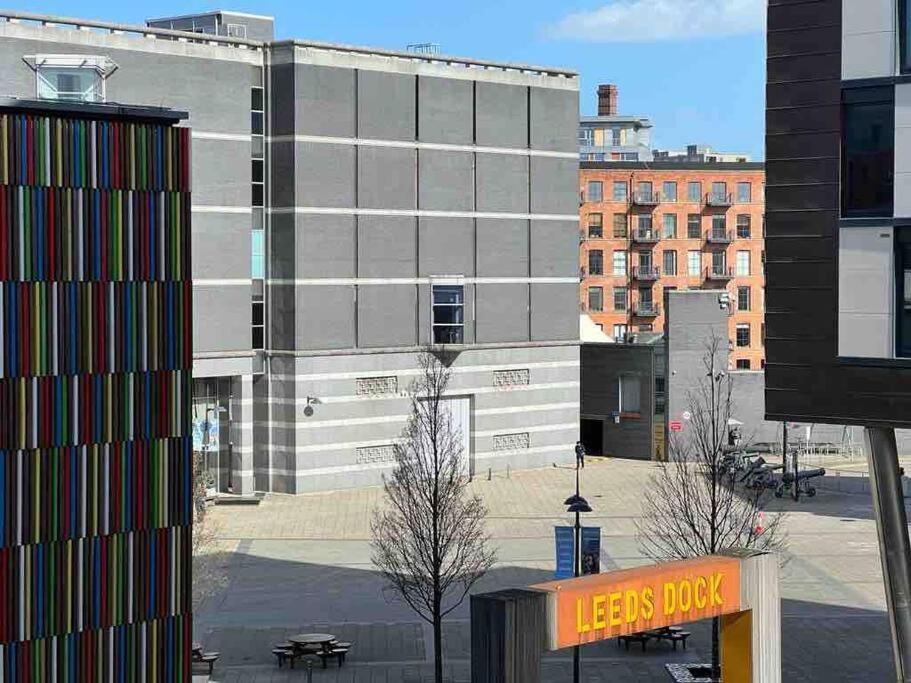 Leeds Clarence Dock 2 Bedroom Apt Dış mekan fotoğraf