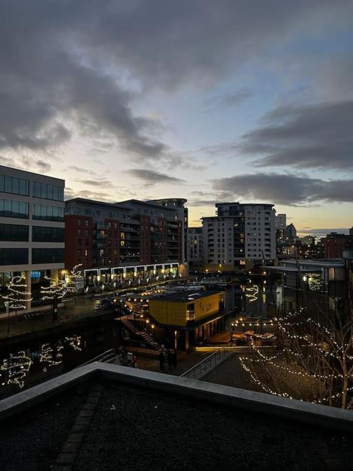 Leeds Clarence Dock 2 Bedroom Apt Dış mekan fotoğraf
