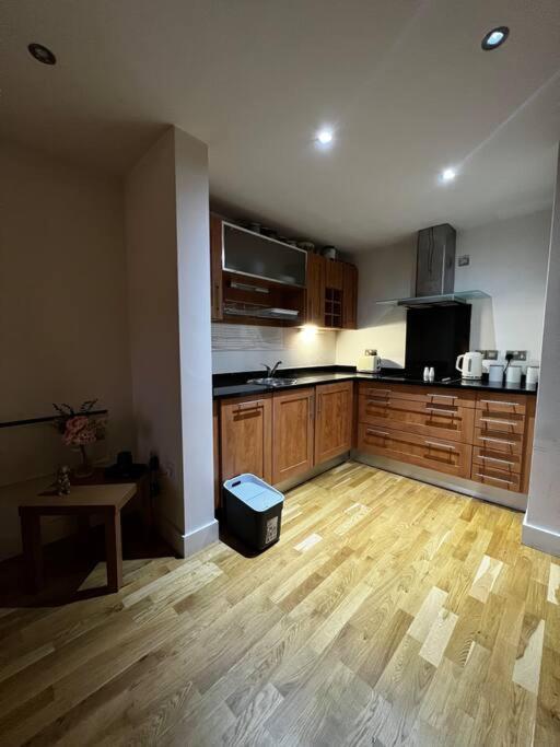 Leeds Clarence Dock 2 Bedroom Apt Dış mekan fotoğraf