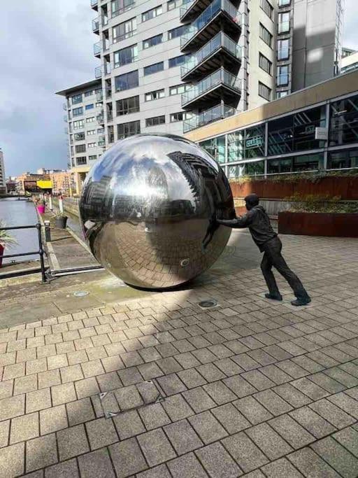 Leeds Clarence Dock 2 Bedroom Apt Dış mekan fotoğraf
